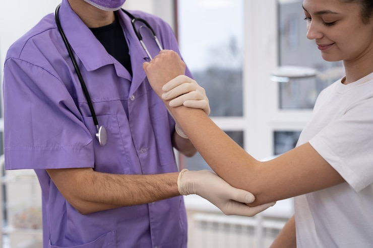 Best Elbow Surgeon in Ghaziabad